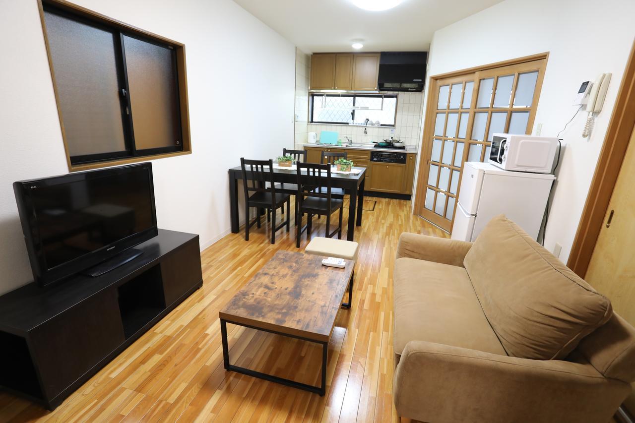 Yamanoyado Tsuru Pension Osaka Buitenkant foto