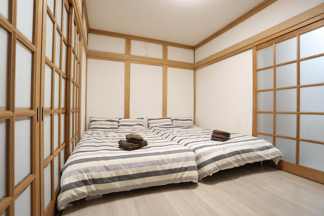 Yamanoyado Tsuru Pension Osaka Buitenkant foto
