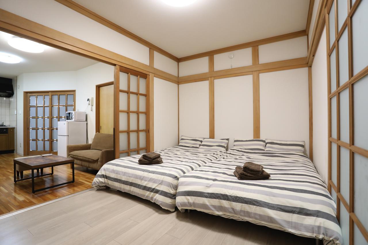 Yamanoyado Tsuru Pension Osaka Buitenkant foto