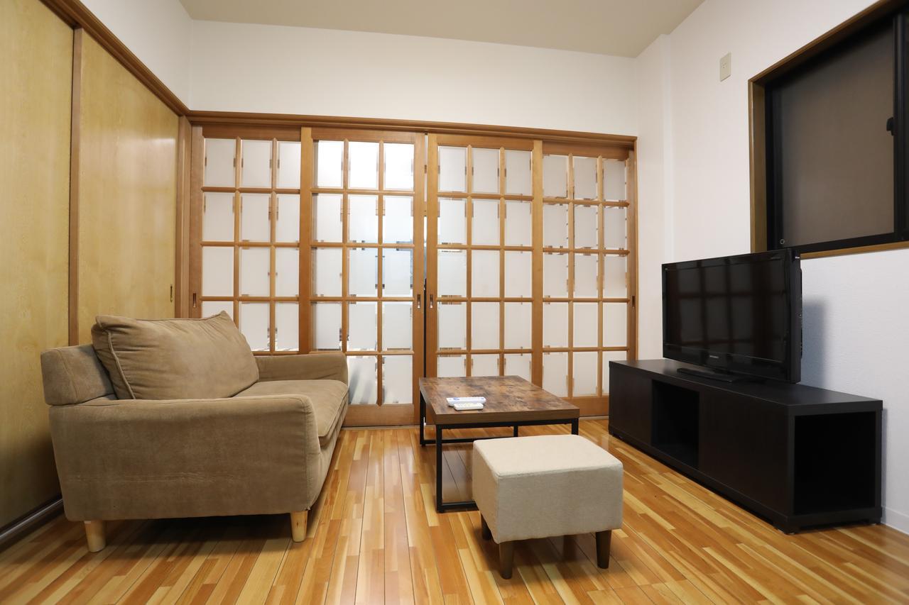 Yamanoyado Tsuru Pension Osaka Buitenkant foto